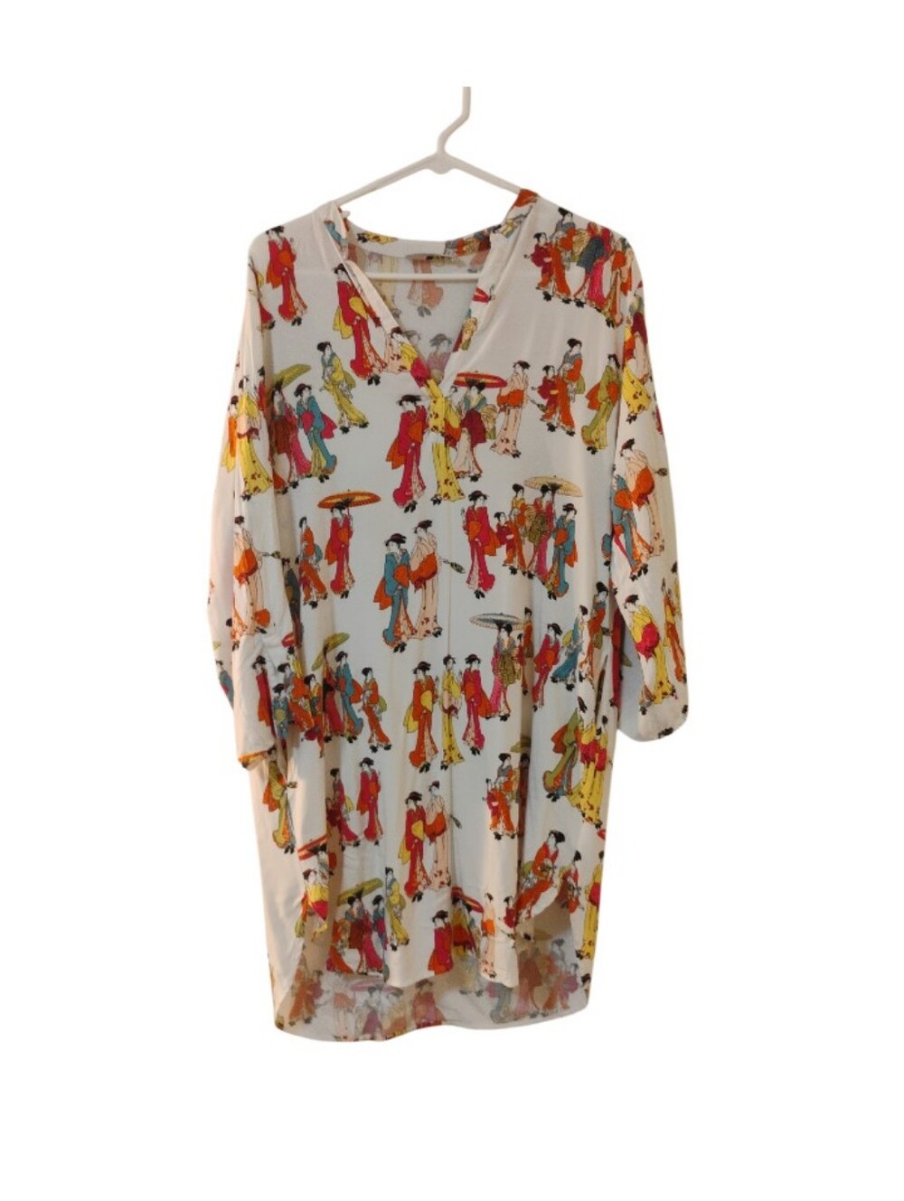 Natori Vintage Wht V-Neck Long sleeve Tunic W/ Multicolor Geisha Print Size Med
